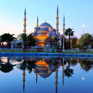 Majestic-Blue-Mosque-in-Turkey
